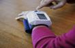 أجهزة قياس ضغط الدم المنزلية.. هل هي دقيقة؟